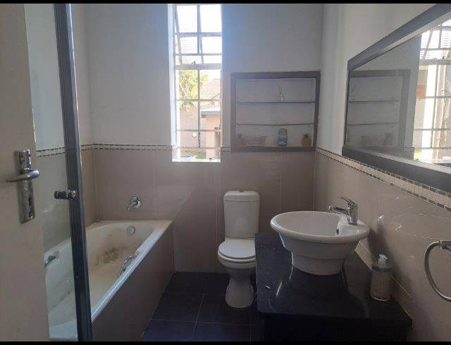 3 BEDROOM HOUSE FOR SALE IN KENSINGTON